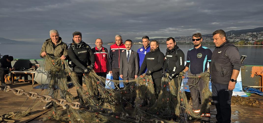 İzmit Körfezinden "Denizlerin Terk Edilmiş Av Araçlarından Temizlenmesi Projesi" kapsamında 43.000 m² Hayalet Ağ Temizlendi 